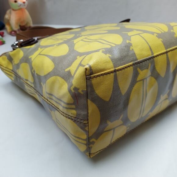 Fossil Key Per Yellow Coated Canvas Leather Trim Ladybug Printed Tote Bag - Picture 13 of 14